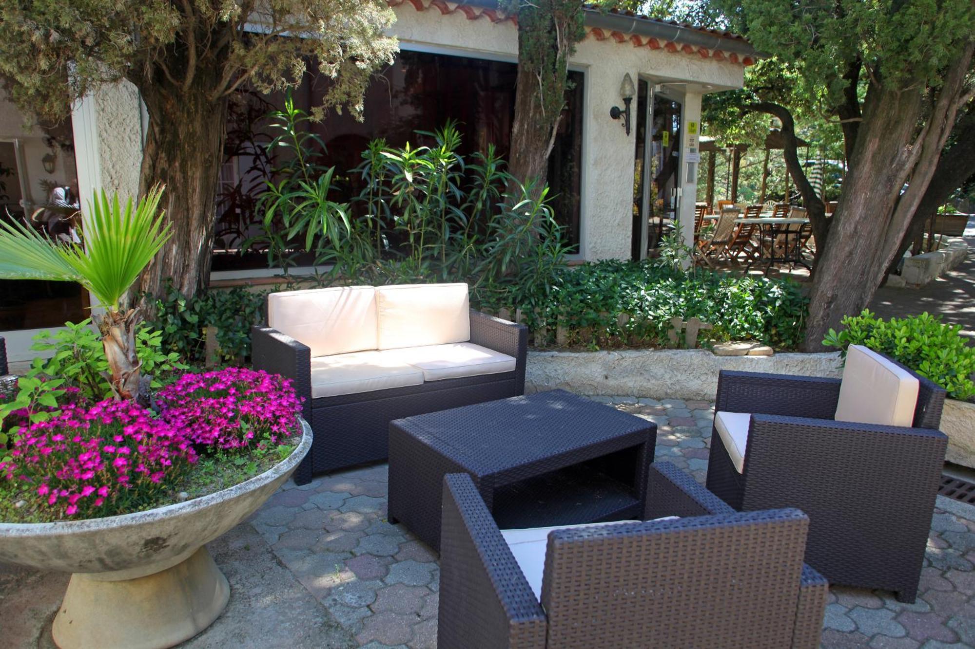 Le Petit Manoir Logis Hotel Les Angles  Eksteriør billede