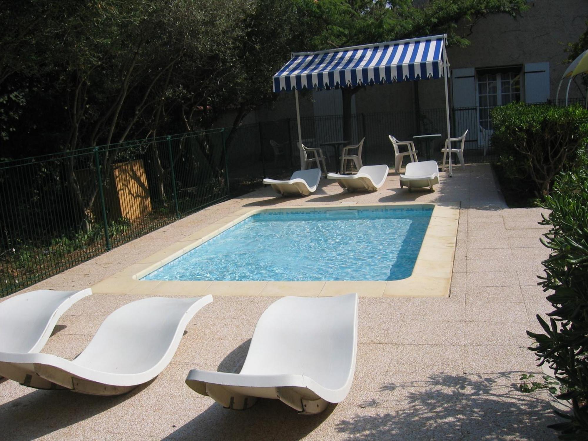 Le Petit Manoir Logis Hotel Les Angles  Eksteriør billede